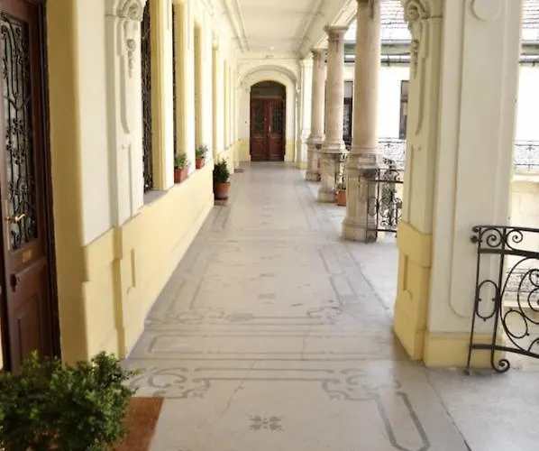 A10 Alkotmany B Apartment
