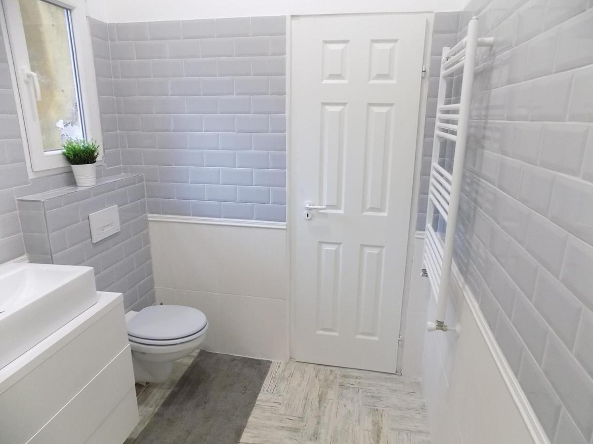 A10 Alkotmany B Apartmán Budapest